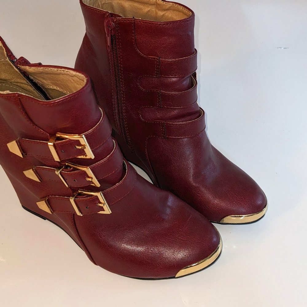 MARK & MADDUX Burgandy & gold Wedge Booties Women's 7.5  UEC